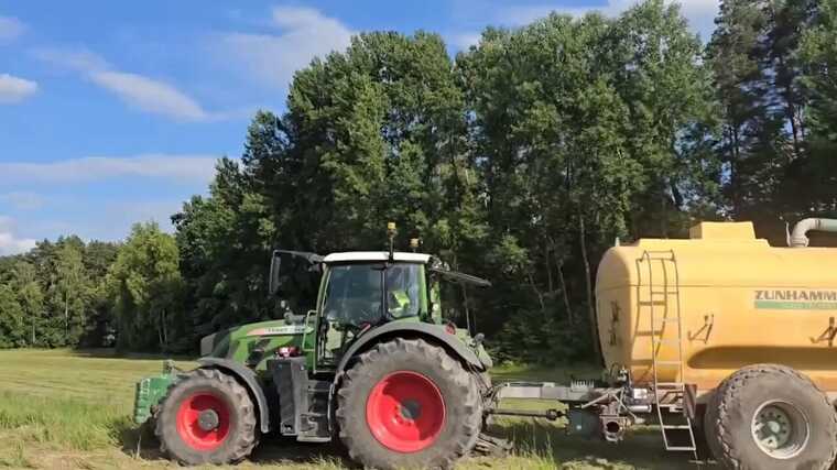 Щоб відлякати нелегалів, польські фермери розливають свинячий гній уздовж кордону з Білоруссю