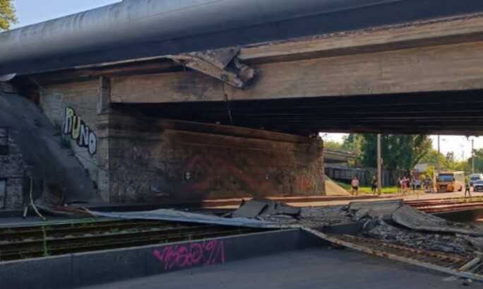 Зовнішніх ознак, що Повітрофлотський міст у Києві обвалиться, не було, - інженер