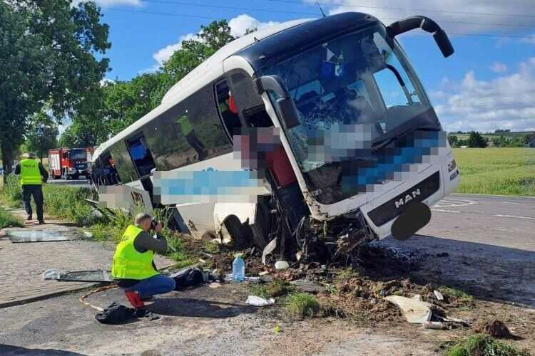 У Польщі перекинувся пасажирський автобус: у ньому їхали 56 українців