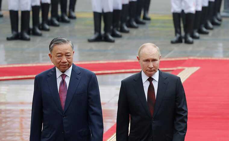 У Ханої Путін на пресконференції заявив, що Росія думає змінити свою ядерну доктрину