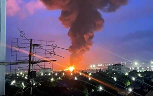 Уражені вночі російські НПЗ виготовляли мазут для Чорноморського флоту, – ЗМІ