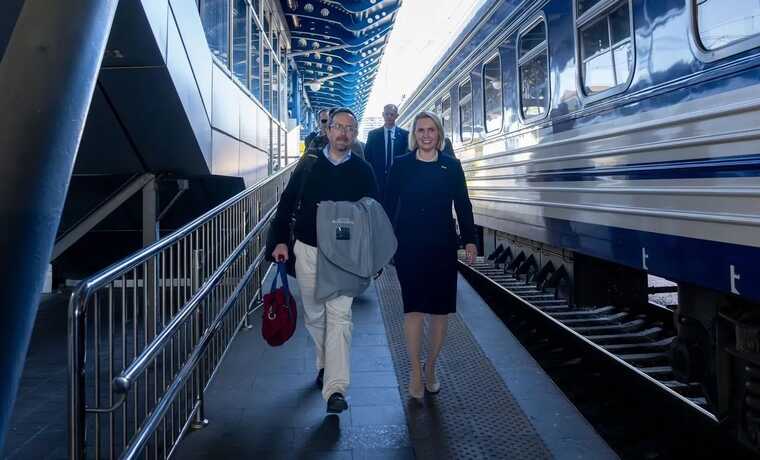 До Києва прибув заступник держсекретаря США Джон Басс