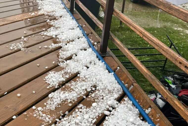 Львов и область накрыла мощная гроза с градом