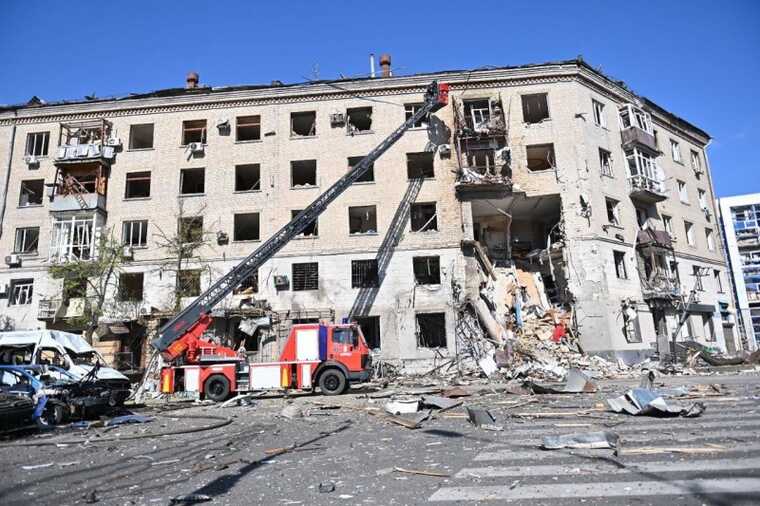 The invaders struck at Kharkiv: a house collapsed during the rescue operation