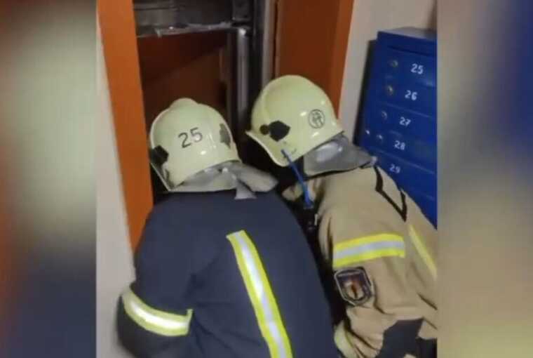 У Києві жінка через аварію «пролетіла» в ліфті кілька поверхів та застрягла