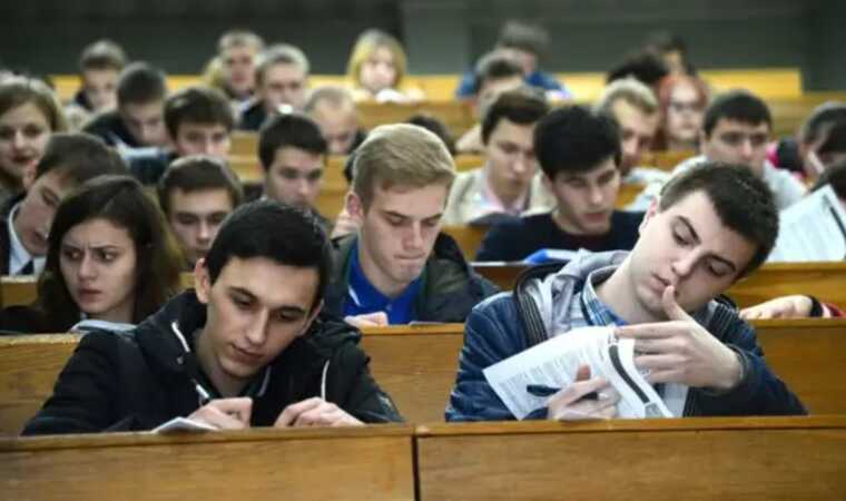 Вузы подтвердили СМИ, что сообщают ТЦК об отчисленных студентах