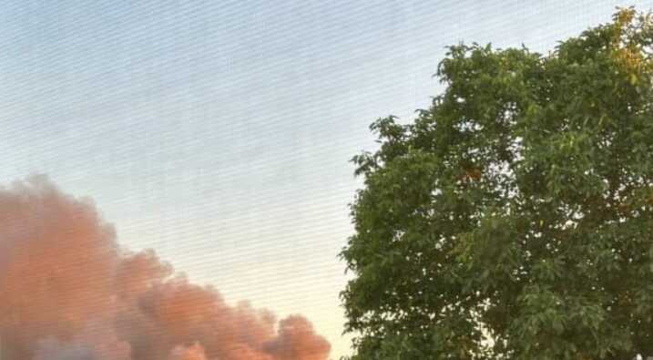 В сети публикуют видео сильного пожара на столичных Осокорках