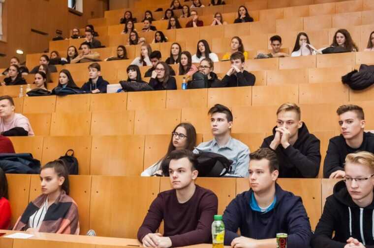 Платну аспірантуру скасовувати повністю в Україні не будуть, — заступник міністра освіти та науки Винницький