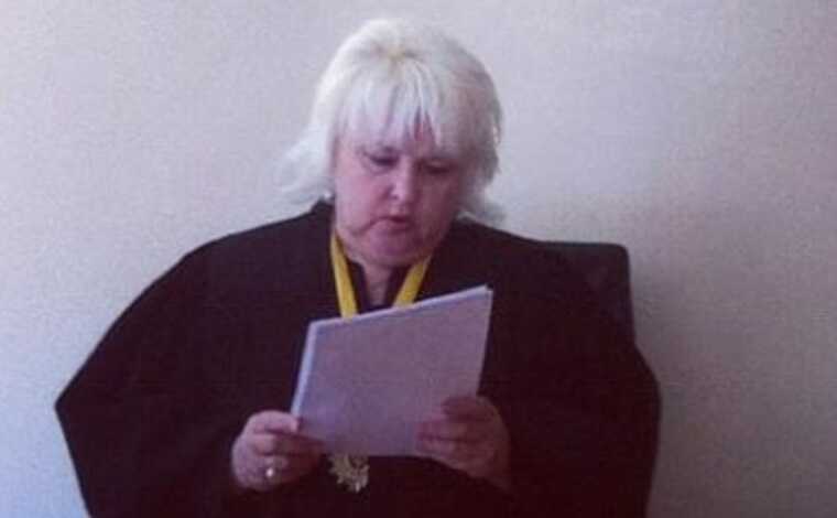 Одеську суддю покарали за нахабне поводження під час засідання