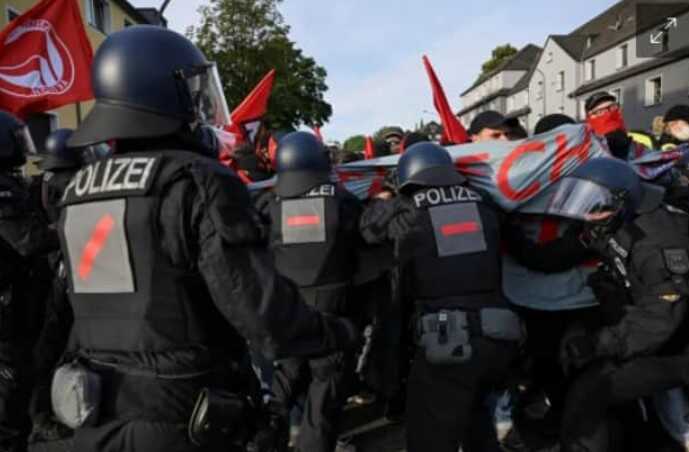 У Німеччині у місті Ессен сталися сутички перед початком з’їзду ультраправих