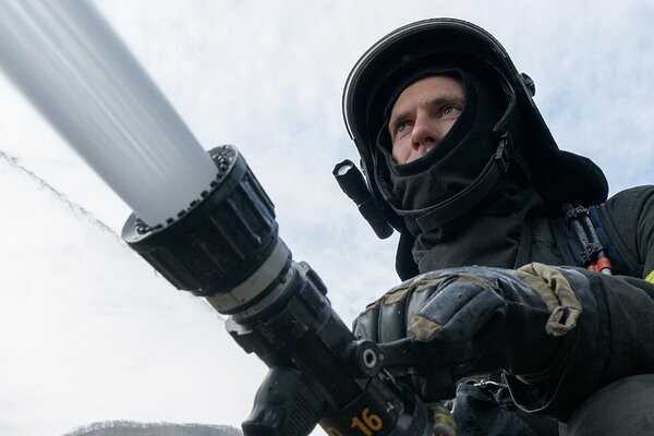 В РФ в Іркутській області виникла масштабна пожежа на складі