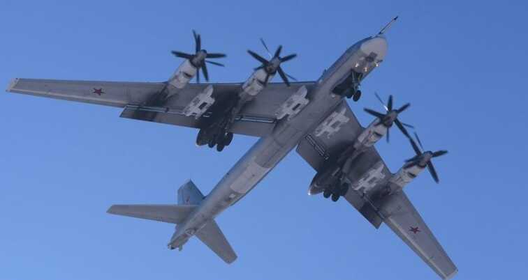 РФ перекинула три борти Ту-95МС на аеродром "Оленья"