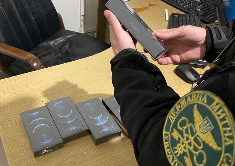 1,25 мільярда гривень втрат: Чому боротьба з контрабандою техніки Apple варта уваги