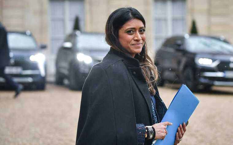 Група невідомих напала на офіційного представника уряду Франції