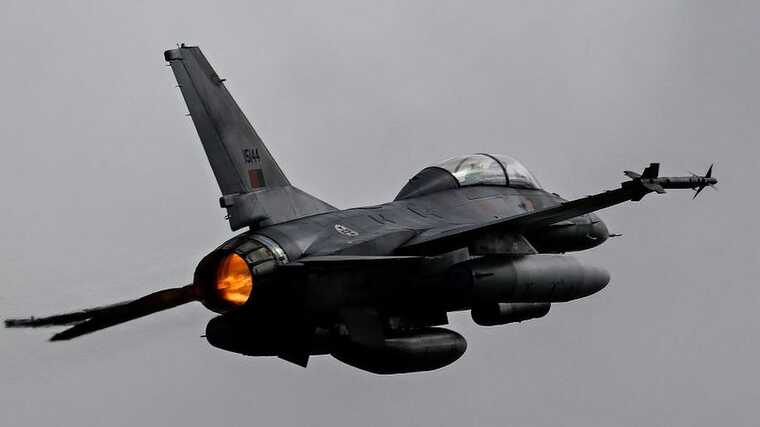 ̲:  F-16   ,  