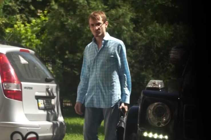 Chief forensic expert Ruvins stepson is served a notice of suspicion for " dealing with customs"