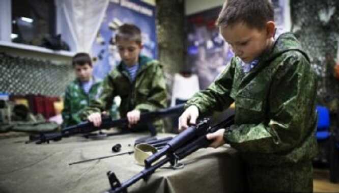 Захватчики готовят детей в оккупации к службе в силовых структурах РФ