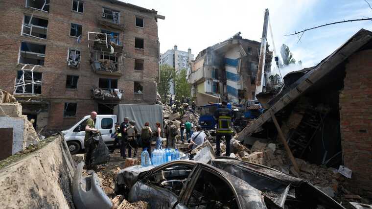 Three dead were pulled out from under the rubble of a destroyed house in Syrets - media