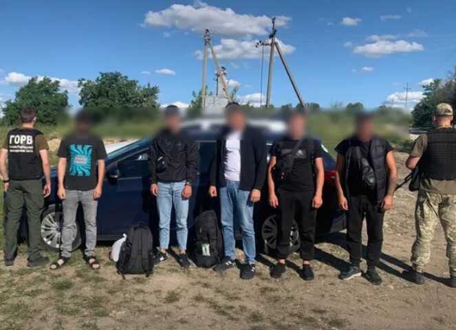 Українські прикордонники спіймали групу «туристів», які намагалися незаконно виїхати до Молдови