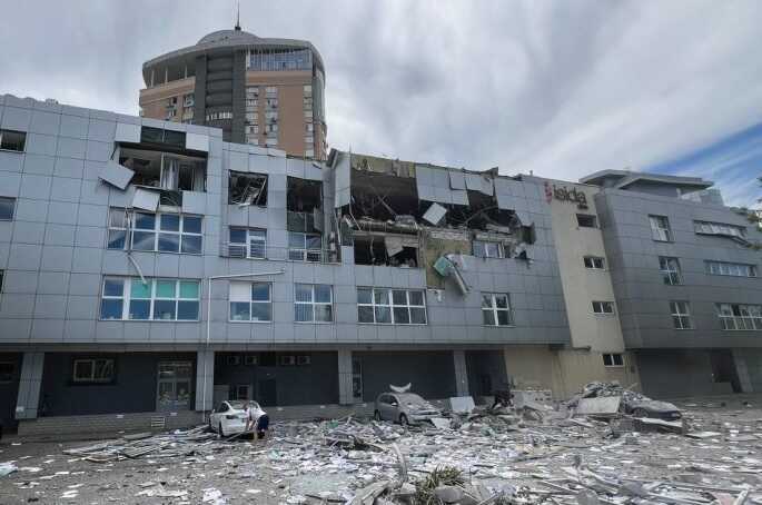 Ракетный удар по клинике "Исида": в сети показали момент "прилета" ракеты