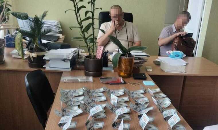 У Слов’янську на хабарі у 60 тисяч гривень викрили нарколога