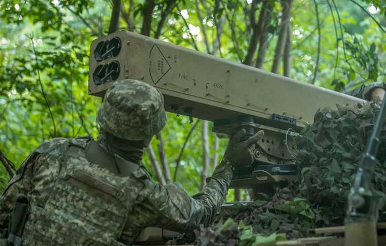 Украинские морпехи показали использование пусковой установки LAND-LGR4 на Humvee