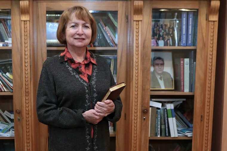 У Києві директорка Інституту епідеміології влаштувала незаконно сина на роботу