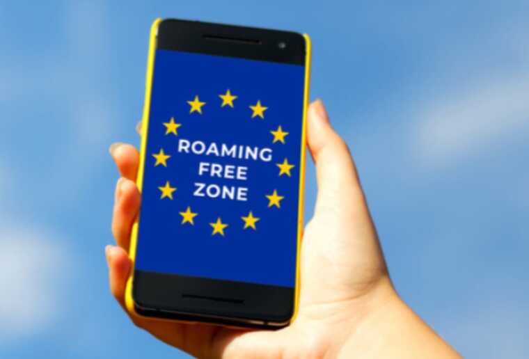 Українці за кордоном ще рік зможуть користуватися роумінгом без додаткових доплат, — Мінцифри