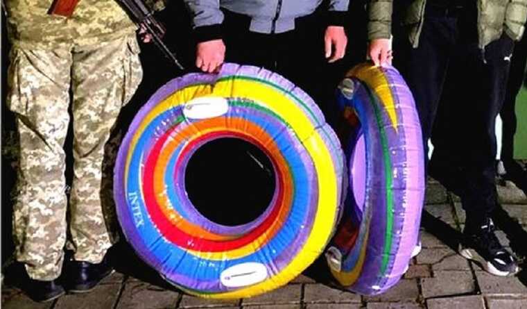 Менше половини українців вважають, що бути ухилянтом не соромно