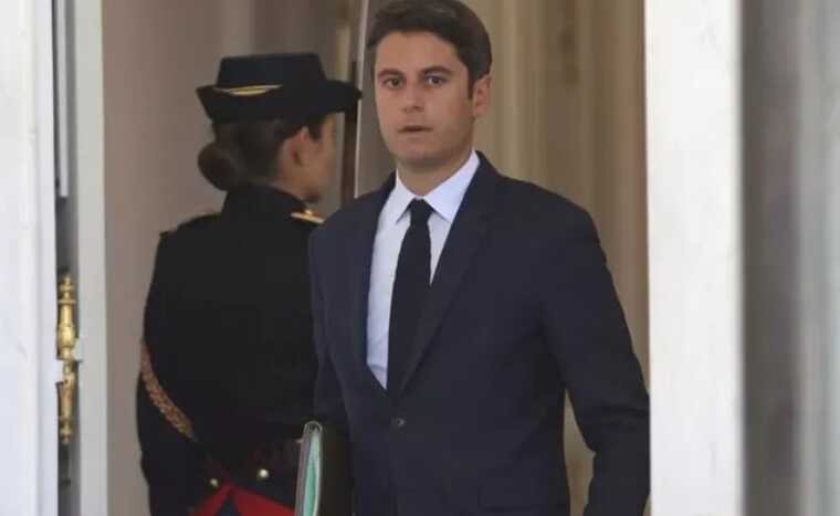 Президент Франції прийняв відставку прем’єра Атталя