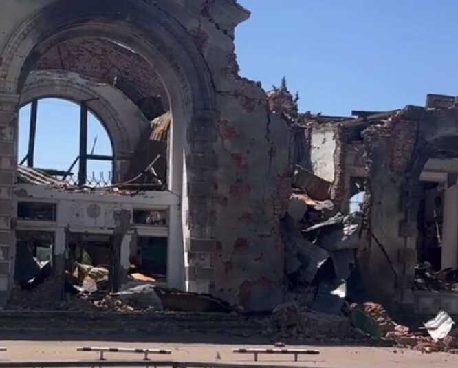 У мережі показали будівлю повністю зруйнованого залізничного вокзалу в Костянтинівці