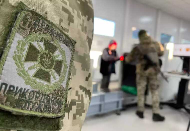 Прикордонники за перші години дії нових правил не випустили з України 40 чоловіків