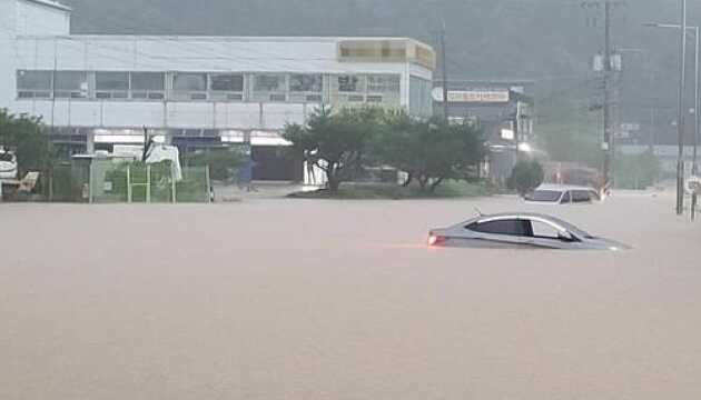 У Південній Кореї через зливи скасували десятки авіарейсів
