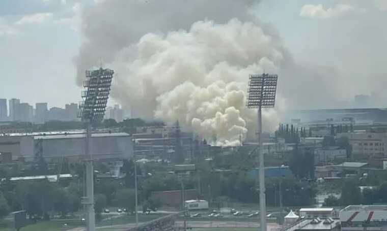 У російському Єкатеринбурзі спалахнула пожежа на «Уралтрансмаші», на якому випускають САУ