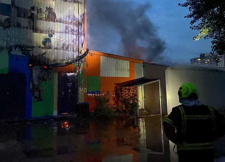 Пожар в супермаркете на Позняках потушили, - ГСЧС