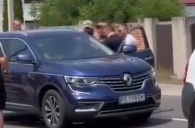 У мережі публікують відео силової мобілізації у Хмельницькій області