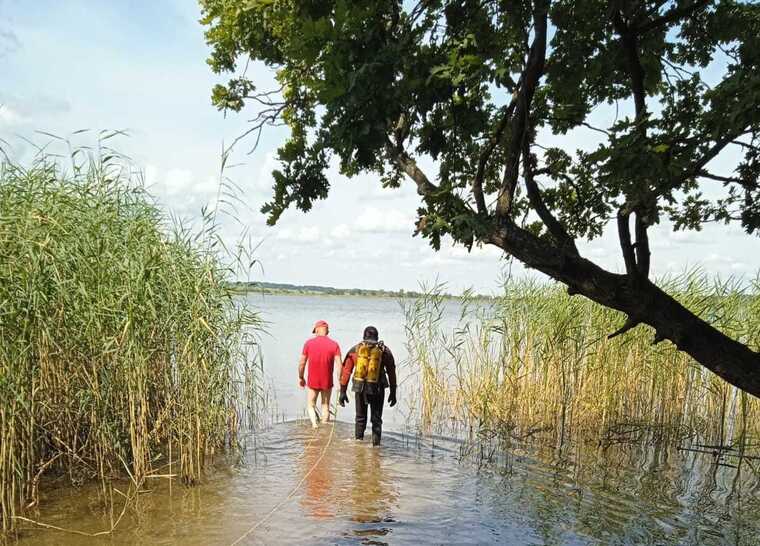 Во Львовской области 22-летний мужчина утонул в озере, плавая на надувном матрасе