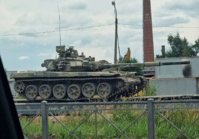 Окупанти кидають у бій останні танки