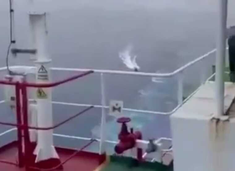У мережі публікують відео атаки БПЛА хуситів на українське судно