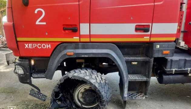 У передмісті Херсона окупанти вдарили по рятувальниках, які гасили пожежу