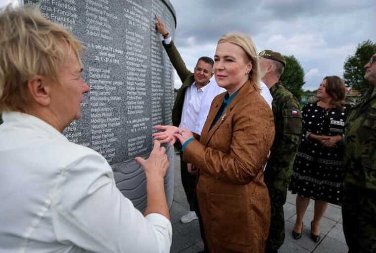 Міністерка оборони Чехії Чернохова відвідала Україну