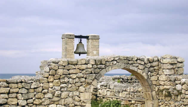 В окупованому Криму загарбники «освячували» незаконні новобудови на території Херсонеса