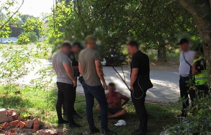 У Києві чоловіка затримали на гарячому, коли він пограбував водія маршрутки