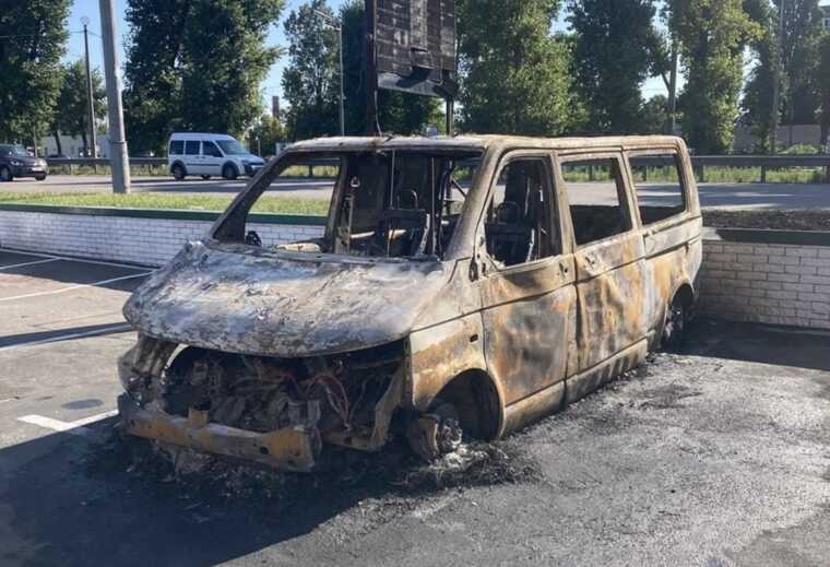 В столице подожгли автомобиль медицинской службы третьей штурмовой бригады