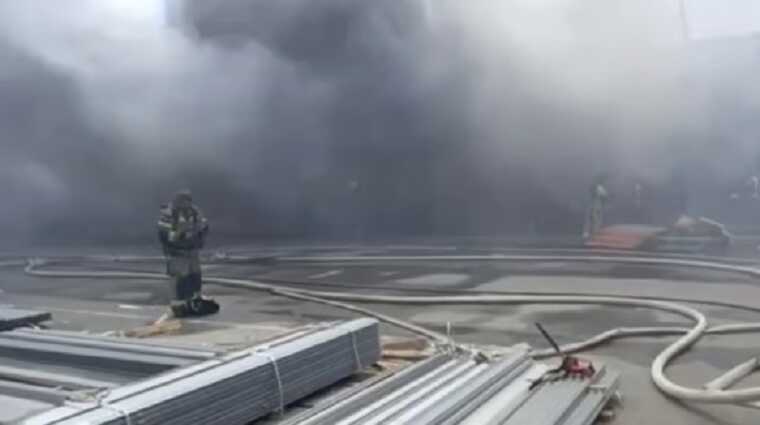 У Ростові-на-Дону масштабна пожежа на складі: можливо, там зберігали комплектуючі для дронів