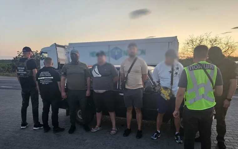 На кордоні затримали киянина з "клієнтами", яких той хотів переправити до Молдови