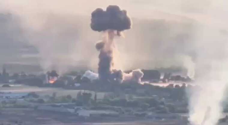 У мережі публікують відео сильного вибуху в Нью-Йорку на Донеччині