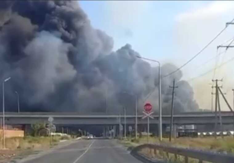 У Ростовській області РФ біля нафтобази вирує масштабна пожежа