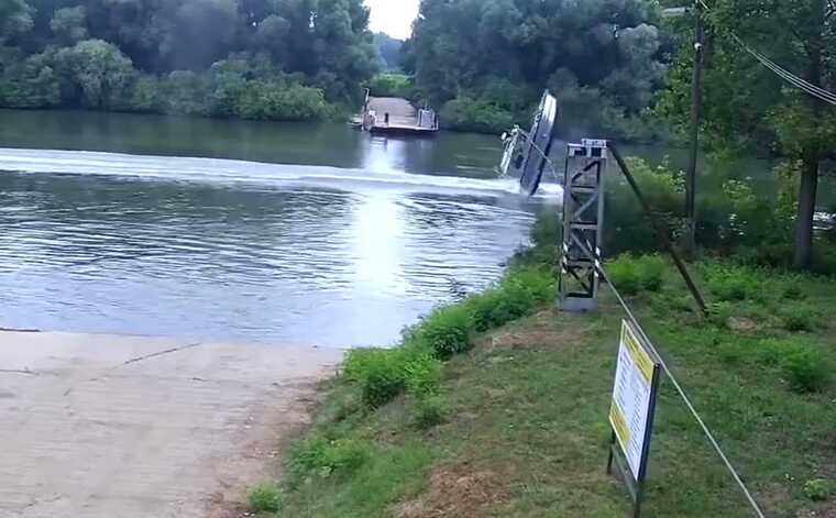 На Тисі на швидкості перевернувся катер