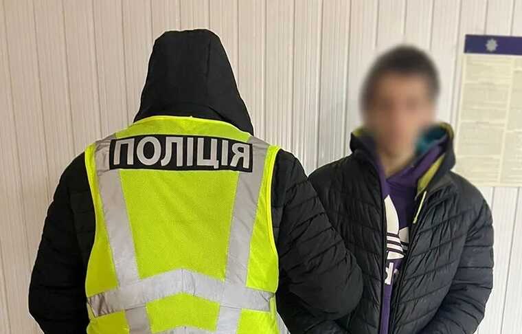 У столиці судитимуть 19-річного рецидивіста: запропонував пенсіонерці донести сумку та пограбував її